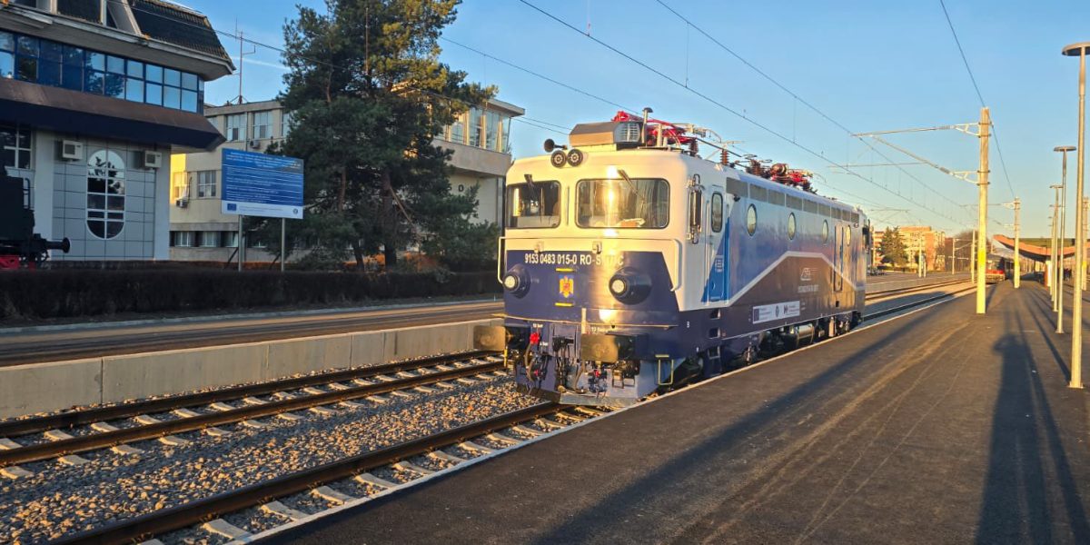 Locomotiva electrică modernizată de PNRR, predată CFR Călători la Brașov