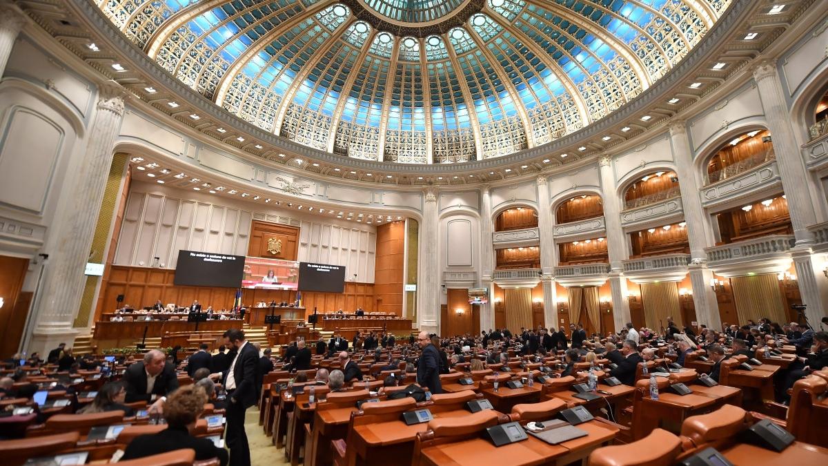 Senatul a aprobat, luni, o modificare importantă a Legii 272/2004 privind protecția și promovarea drepturilor copilului, în contextul dezbaterilor acerbe din spațiul public cu privire la situația alocației de hrană pentru copiii aflați în situații vulnerabile