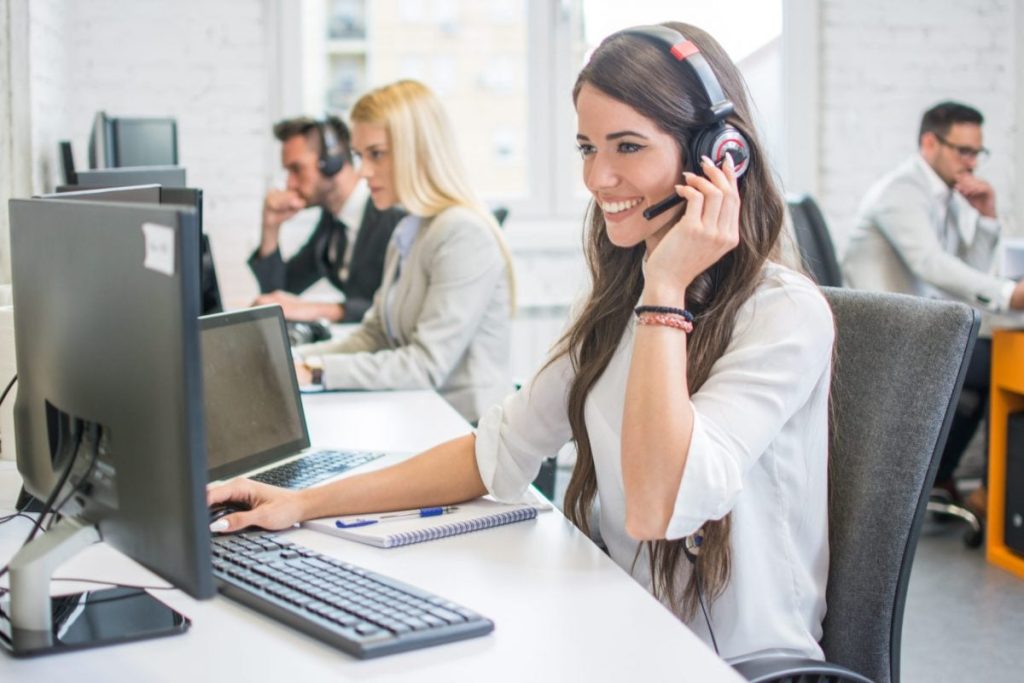 Salariile în call center variază în funcție de limbi și experiență