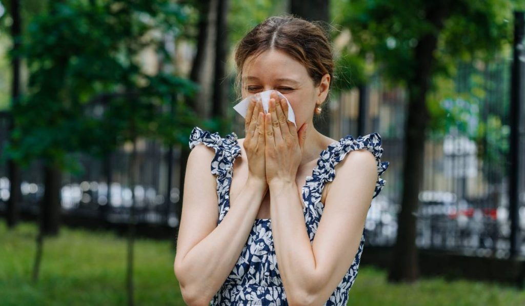 Ce băuturi ajută la reducerea strănutului cauzat de alergii