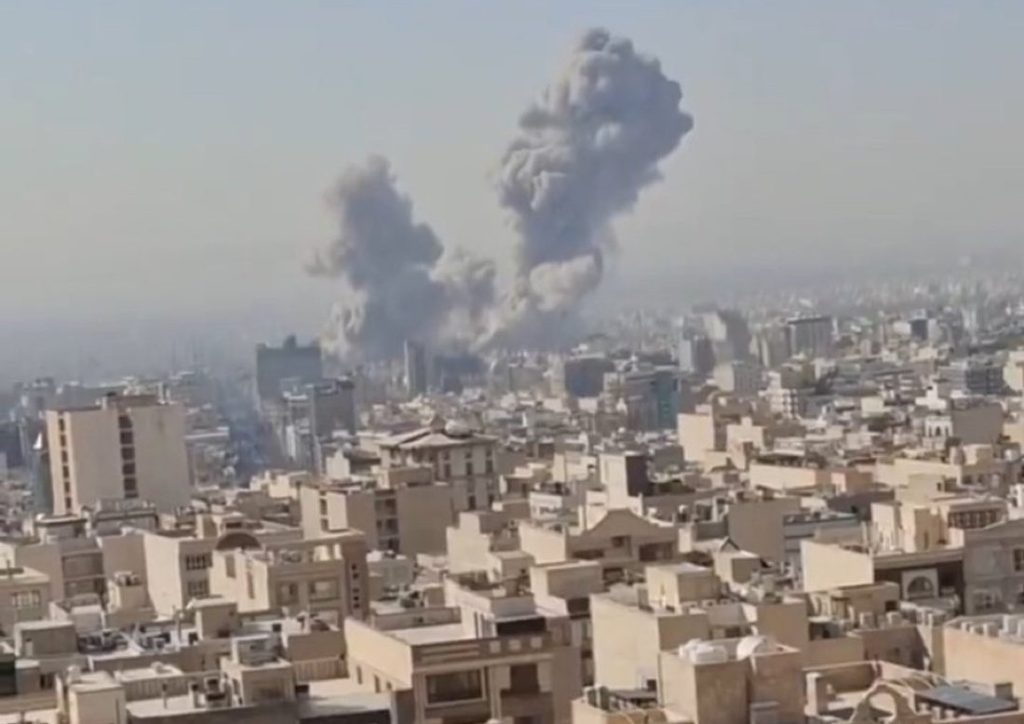 Donald Trump anunță pentru prima dată intenția de a reduce treptat operațiunile militare împotriva Iranului, în contextul escaladei tensionale din Orientul Mijlociu Președintele american Donald Trump a făcut vineri o declarație surprinzătoare, indicând pentru prima dată disponibilitatea de a reduce gradual conflictul militar cu Iranul