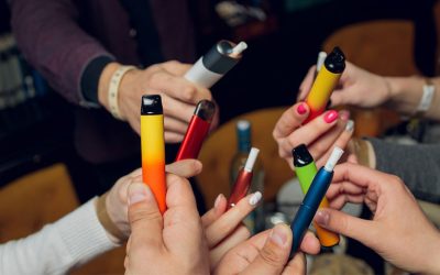 Senatul votează restricții mai dure pentru fumat și vapat în spațiile publice