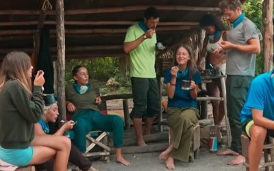 Tribul Războinicilor, răsplătit cu o recompensă spectaculoasă după victoria din jocul zilei După o etapă intensă, tribul Războinicilor din emisiunea “Survivor” a avut parte de o momente de óptimism și bucurie, grație unei recompense cu totul speciale oferită de conducerea show-ului