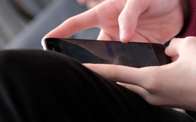 O adolescentă din Statele Unite a intrat recent în atenția publicației după ce a petrecut 16 ore consecutive pe Instagram într-o singură zi, fapt care i-a determinat pe părinți să acționeze în justiție compania mamă Meta, producătorul rețelei sociale