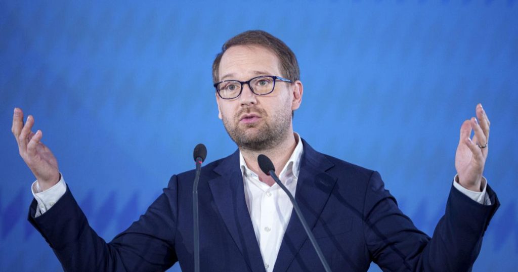 USR respinge amendamentele din bugetul național și lansează un avertisment clar pentru coaliție Într-un gest de solidaritate și fermitate, USR a anunțat duminică seară că nu va depune și nu va vota amendamente la proiectul Legii bugetului pe acest an