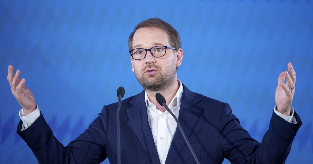 USR respinge amendamentele din bugetul național și lansează un avertisment clar pentru coaliție Într-un gest de solidaritate și fermitate, USR a anunțat duminică seară că nu va depune și nu va vota amendamente la proiectul Legii bugetului pe acest an