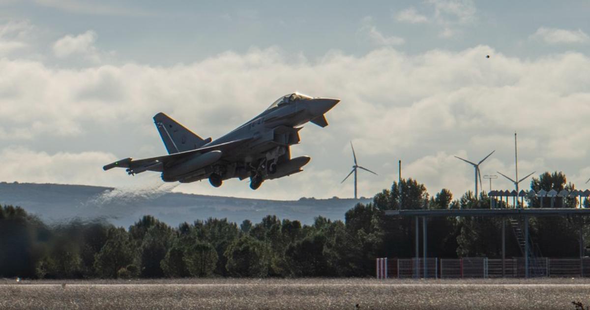 Sistemele de apărare aeriană din județul Tulcea au fost activate de urgență duminică seara, în urma unei incidente care a stârnit alarmă în zonă, după ce Forțele Aeriene Române au detectat o țintă neidentificată apropiată de granița aeriană a țării