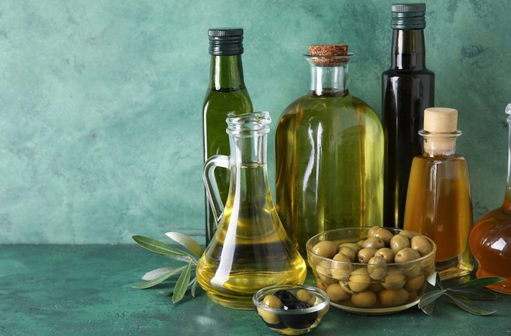 Un nou studiu realizat pe participanți umani indică un potențial beneficiu surprinzător al uleiului de măsline extravirgin pentru sănătatea creierului, sugerând că acest aliment atât de emblematic al dietei mediteraneene poate juca un rol esențial în menținerea funcției cognitive odată cu înaintea