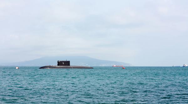 Un iranian și o femeie au fost reținuți de autoritățile din Scoția după o tentativă de acces ilegal într-una dintre cele mai signficative baze navale ale Regatului Unit, unde sunt staționate submarine nucleare