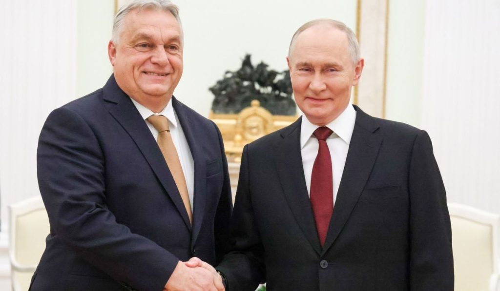 Kremlinul este acuzat că ar fi orchestrat o campanie subtilă de dezinformare în Ungaria, menită să sprijine candidatura premierului Viktor Orban la alegerile din 12 aprilie