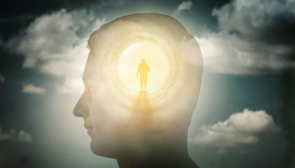 Vocea interioară care ne condamnă constant, adesea fără să ne dăm seama, poate fi una dintre cele mai toxice prezențe în viața noastră