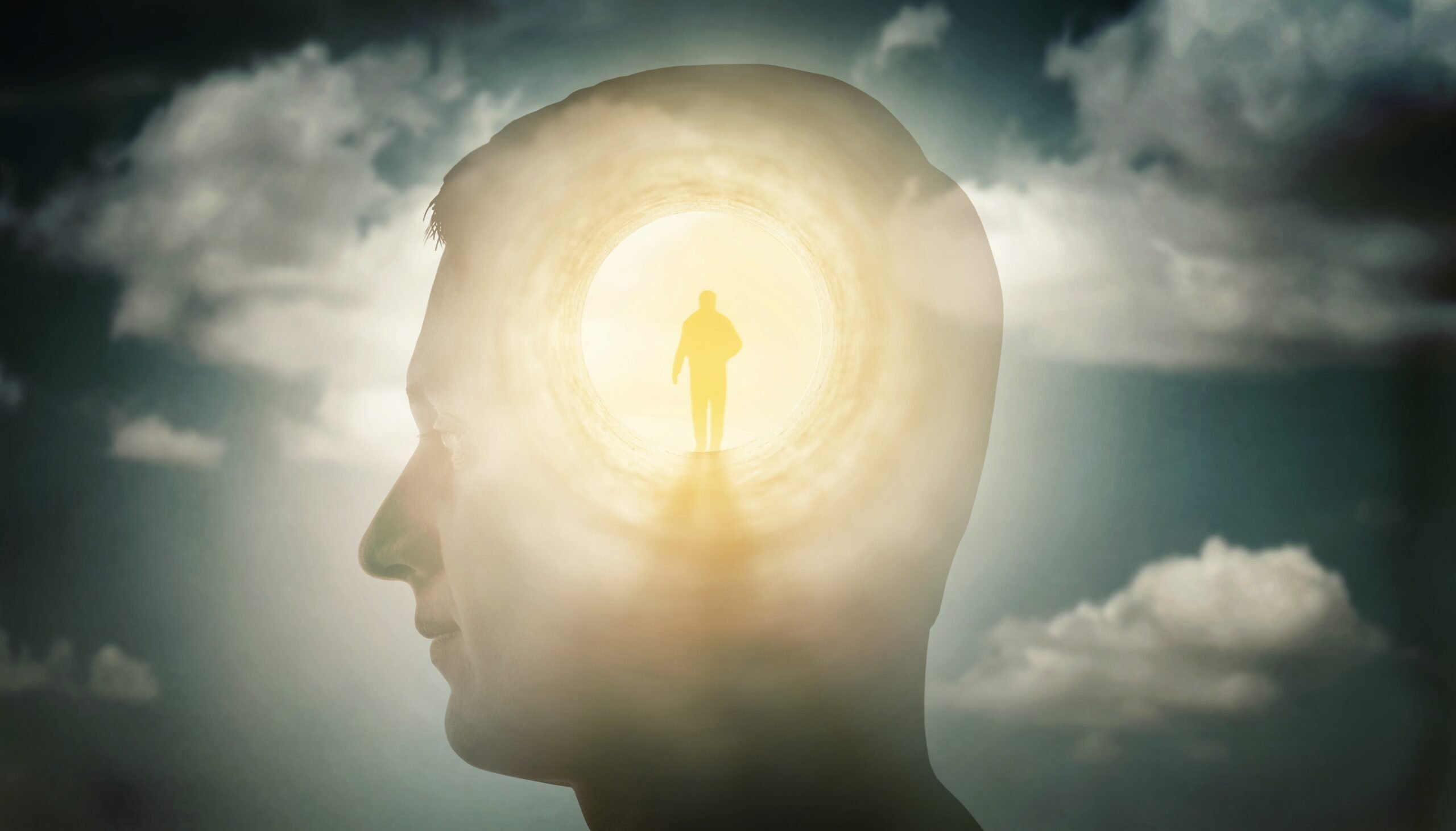 Vocea interioară care ne condamnă constant, adesea fără să ne dăm seama, poate fi una dintre cele mai toxice prezențe în viața noastră