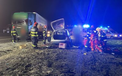 Accident tragic pe DN1B în Prahova: un copil de 10 ani a murit după coliziunea dintre o maşină şi un TIR încărcat cu paleți Un accident grav s-a petrecut miercuri după-amiază pe DN1B, în comuna Ceptura, județul Prahova, în urma căruia un copil de aproximativ 10 ani și-a pierdut viața