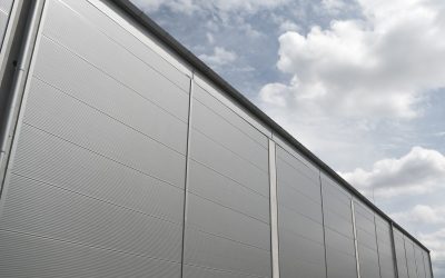 Panourile sandwich reprezintă o soluție pratică și eficientă pentru închiderea rapidă a diverselor tipuri de spații, dar alegerea și montajul lor corect pot face diferența între o investiție durabilă și costuri suplimentare considerabile