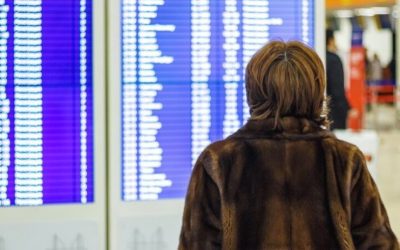 Zborurile din Dubai către București au reluat miercuri după-amiază, dar privirile și grijile românilor care așteptau să plece au fost, din nou, îndreptate în direcțe diferite