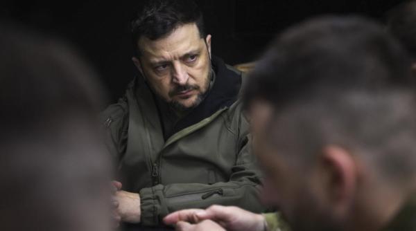 Tensiuni escaladate între Kiev și Budapesta: Zelenski își avertizează vecinul maghiar Președintele Ucrainei, Volodimir Zelenski, a șocat mediul internațional joi, exersând o atitudine agresivă față de Ungaria, membru UE și NATO, responsabilizată pentru anumite sprijinuri și ambiguități politice în conflictul cu Rusia