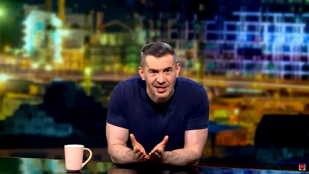 Televiziunea publică românească pare să-și redeschidă, după ani de tăcere, ușa către formațiuni de opinie și emisiuni de jurnalism critic, odată cu deschiderea discuțiilor privind reluarea emisiunii „Starea Nației”, semnată de Dragoș Pătraru