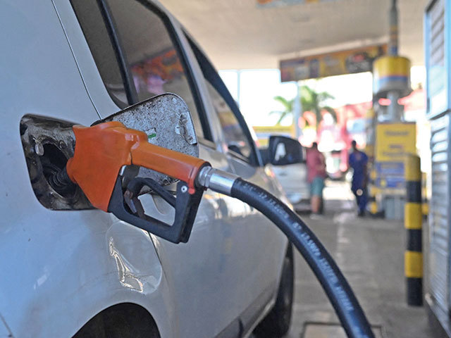 Benzina sub 9 lei înainte de Paște: Ce prețuri mai au carburanții