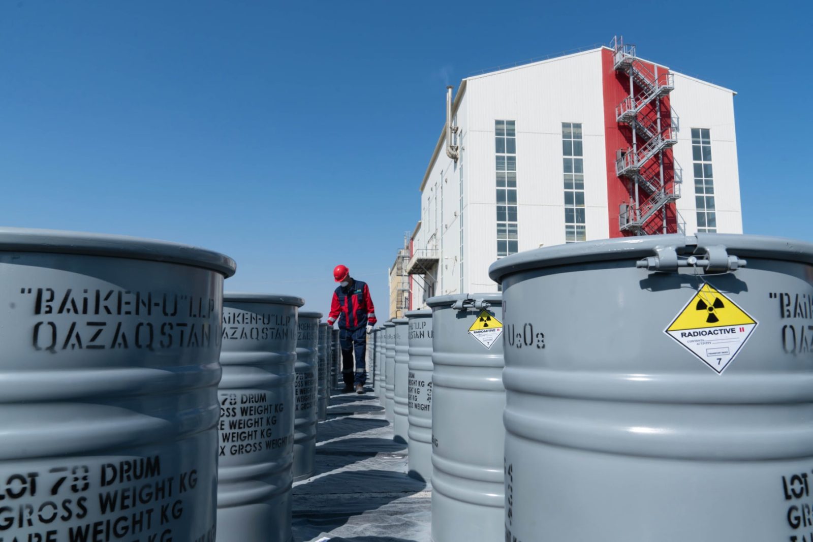 Şeful Organizaţiei iraniene pentru energie atomică, MOHAMMAD Eslami, a exclus orice restricţii la programul de îmbogăţire a uraniului, o mișcare care vine înaintea unor potențiale discuții cu puterile occidentale