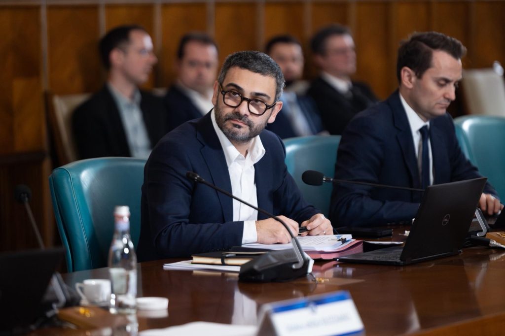 Băieți deștepți la pază: Bolojan și Manole, robinet închis la bani publici