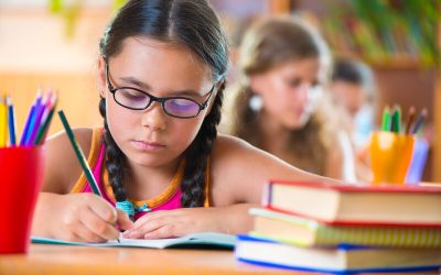 Șoc în Suedia: Școlile renunță la digital și revin la cărți, reducând costurile