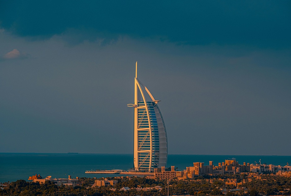 Burj Al Arab, hotelul-simbol din Dubai, se închide: Renovări după ce fațada a fost avariată
