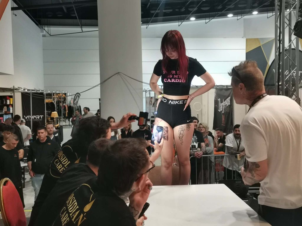 Șaptezeci de artiști, efort susținut: Femeile, vedete într-o ediție memorabilă