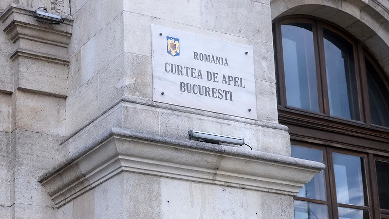 Curtea de Apel București a suspendat decizia CNA privind retragerea licenței Realitatea Plus Curtea de Apel București a decis, miercuri, să suspende executarea deciziei Consiliului Național al Audiovizualului (CNA) prin care se retrăgea licența postului Realitatea Plus