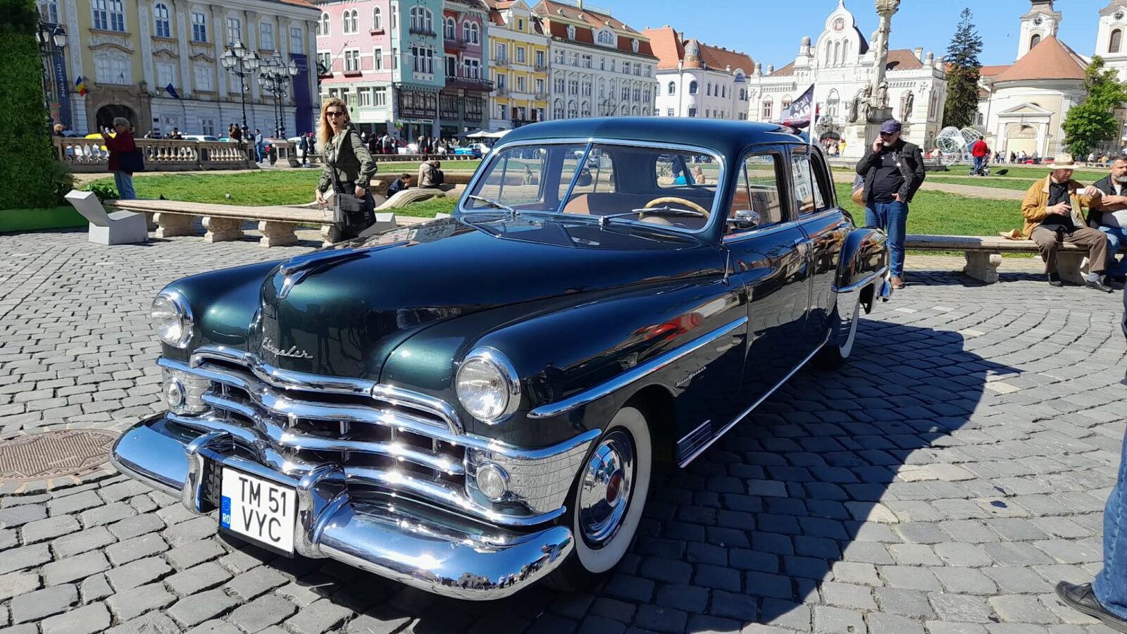 Retroparada Primăverii la Timișoara: Eleganță pe Roți, de la Chrysler la Ford Thunderbird