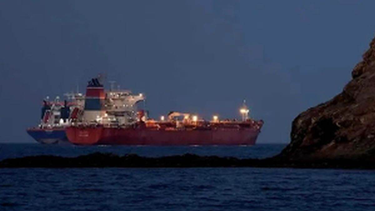 Armata iraniană a anunţat sâmbătă că navele irakiene pot tranzita liber Strâmtoarea Ormuz, o zonă strategică esențială pentru importanța sa în traficul de petrol la nivel mondial