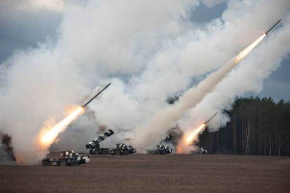 Armata israeliană se pregătește să atace instalații energetice iraniene, însă așteaptă un aviz favorabil din partea Statelor Unite, a declarat sâmbătă un oficial de rang înalt din domeniul apărării din Israel, conform agenției Reuters