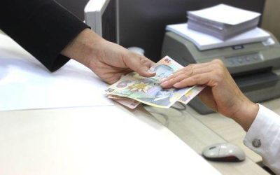Zece bănci din România riscă amenzi de peste un miliard de euro pentru practici anticoncurențiale Consiliul Concurenței a trimis recent raportul final al investigațiilor asupra sistemului bancar românesc către cele zece instituții financiare investigate, iar sancțiunile pe care acestea le pot primi ar putea depăși 1 miliard de euro, echivalentul a aproximativ 10% din cifra de afaceri a fiecăreia