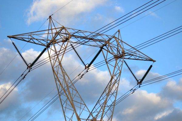 Transelectrica bagă 691 milioane lei în rețeaua electrică, investiții în 2025