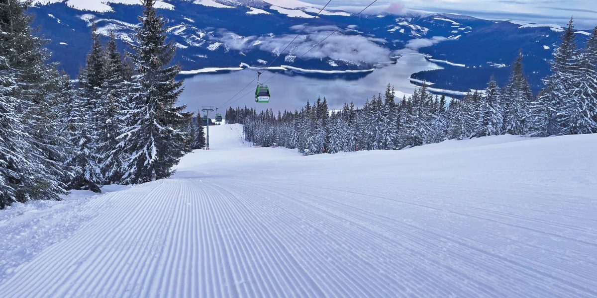 De Paște, schi la Sinaia și Transalpina: Pârtiile, deschise!
