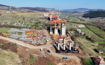 Progrese în construcția Autostrăzii Transilvania în vestul județului Cluj Autostrada Transilvania, proiectul lung așteptat de mulți ani de șoferi și autorități, se apropie de un nou pas important în zona de vest a județului Cluj