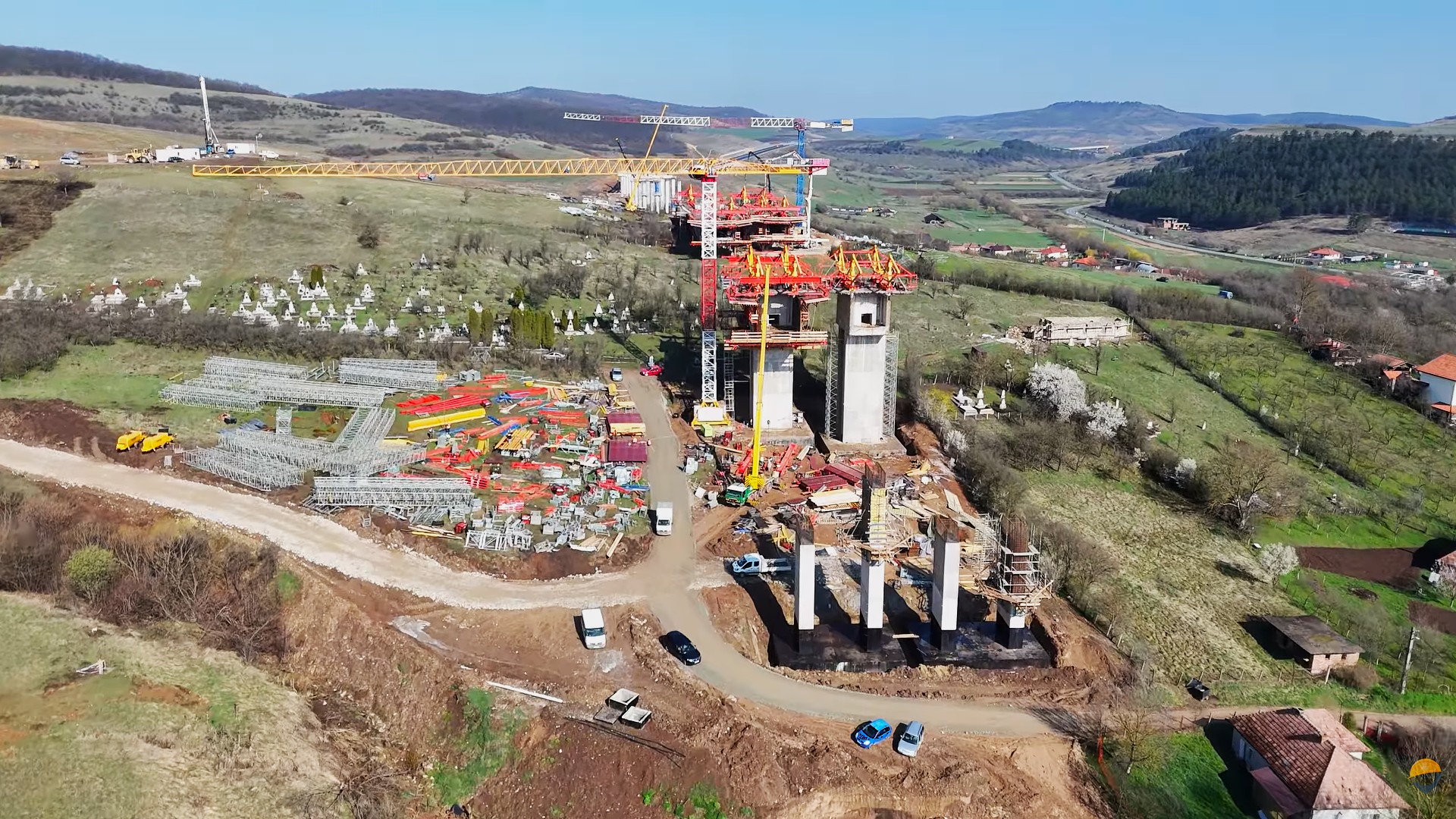 Progrese în construcția Autostrăzii Transilvania în vestul județului Cluj Autostrada Transilvania, proiectul lung așteptat de mulți ani de șoferi și autorități, se apropie de un nou pas important în zona de vest a județului Cluj