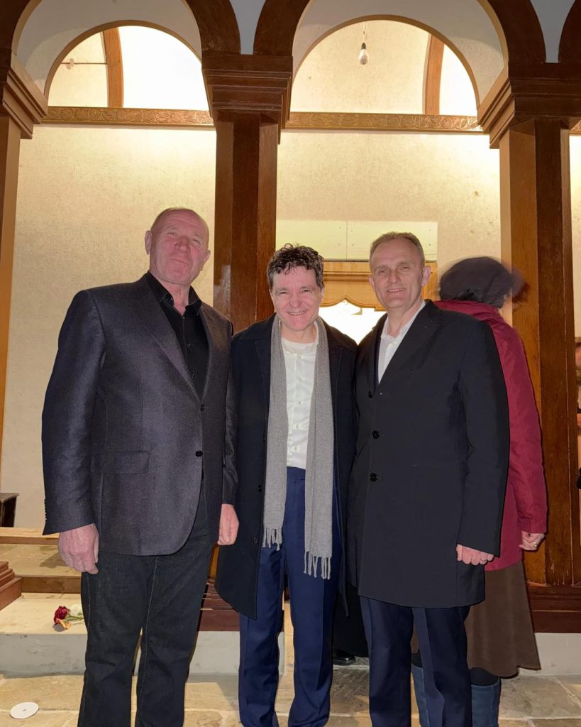 Nicuşor Dan, la mănăstire cu baronul PSD de Prahova și edilul localității