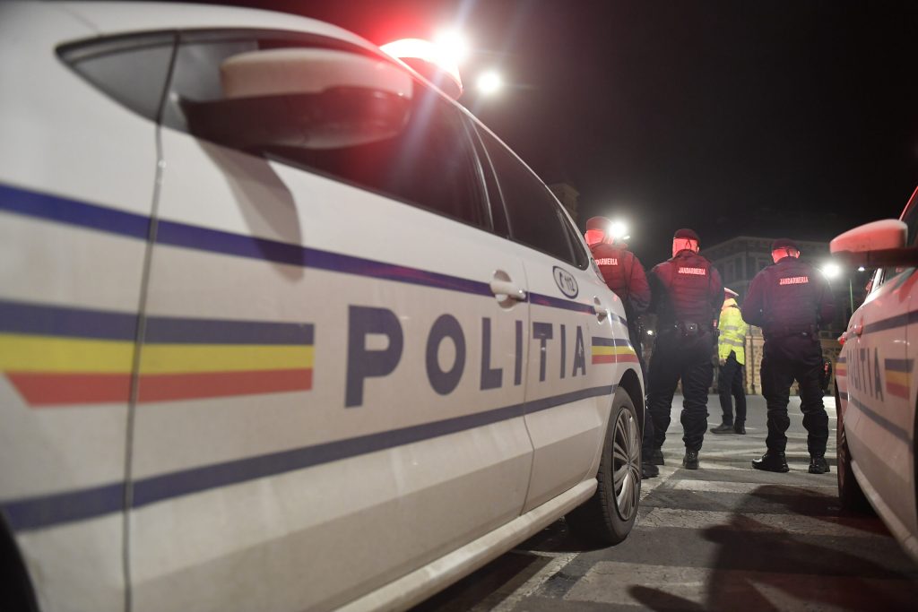 Tineri, prinși de groază într-un carusel: Salvați de pompieri