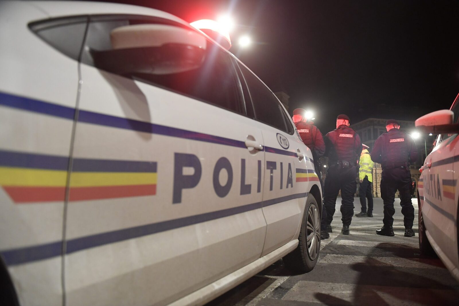 Tineri, prinși de groază într-un carusel: Salvați de pompieri