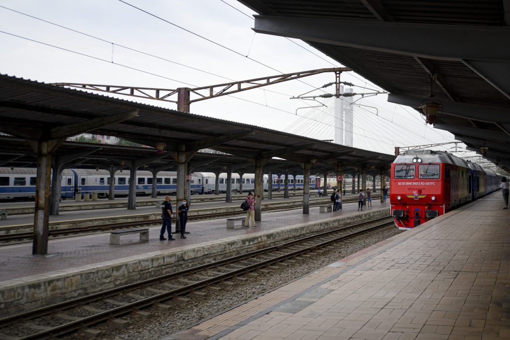 Trenurile, date peste cap: Haos pe ruta București Nord-Chitila până în mai