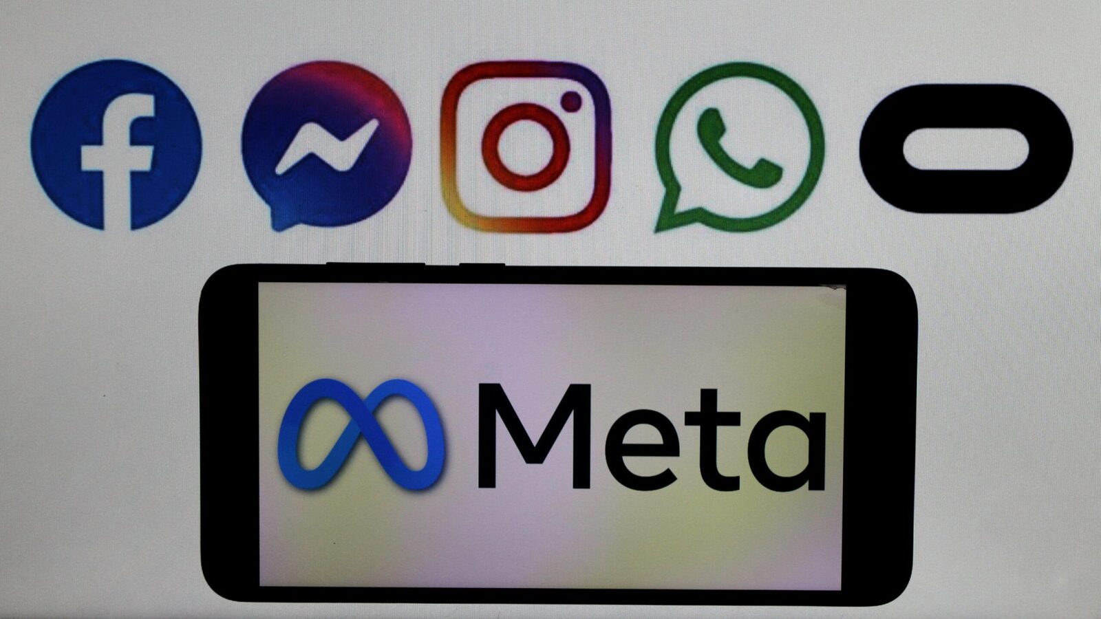 Meta, atacată de UE: Facebook și Instagram, risc pentru copii