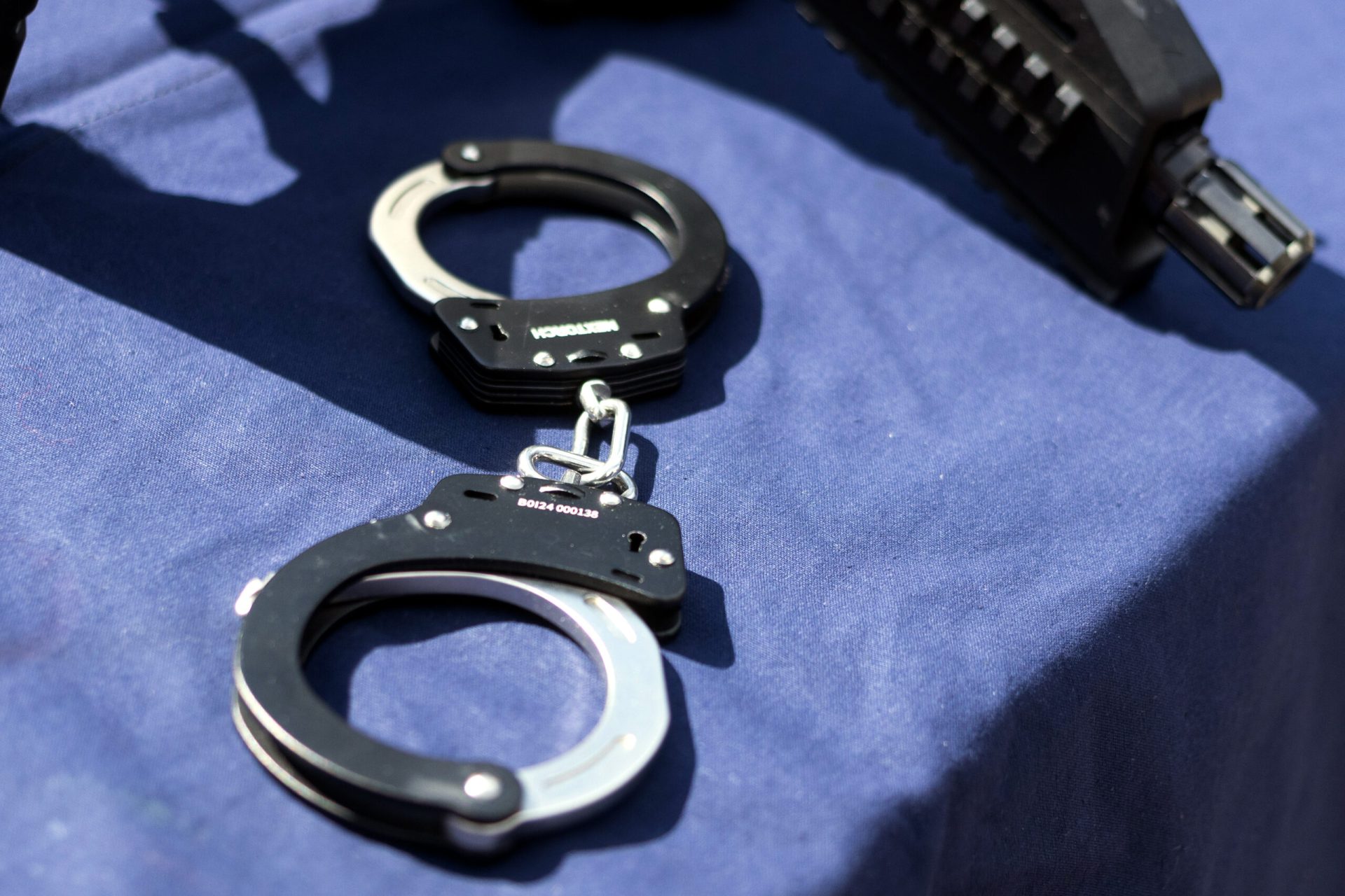 Un cetățean turc în vârstă de 45 de ani a fost reținut de autorități după ce a fost prins în flagrant în timp ce transporta 30 de kilograme de cocaină, într-un caz de trafic internațional și intern de droguri de mare risc