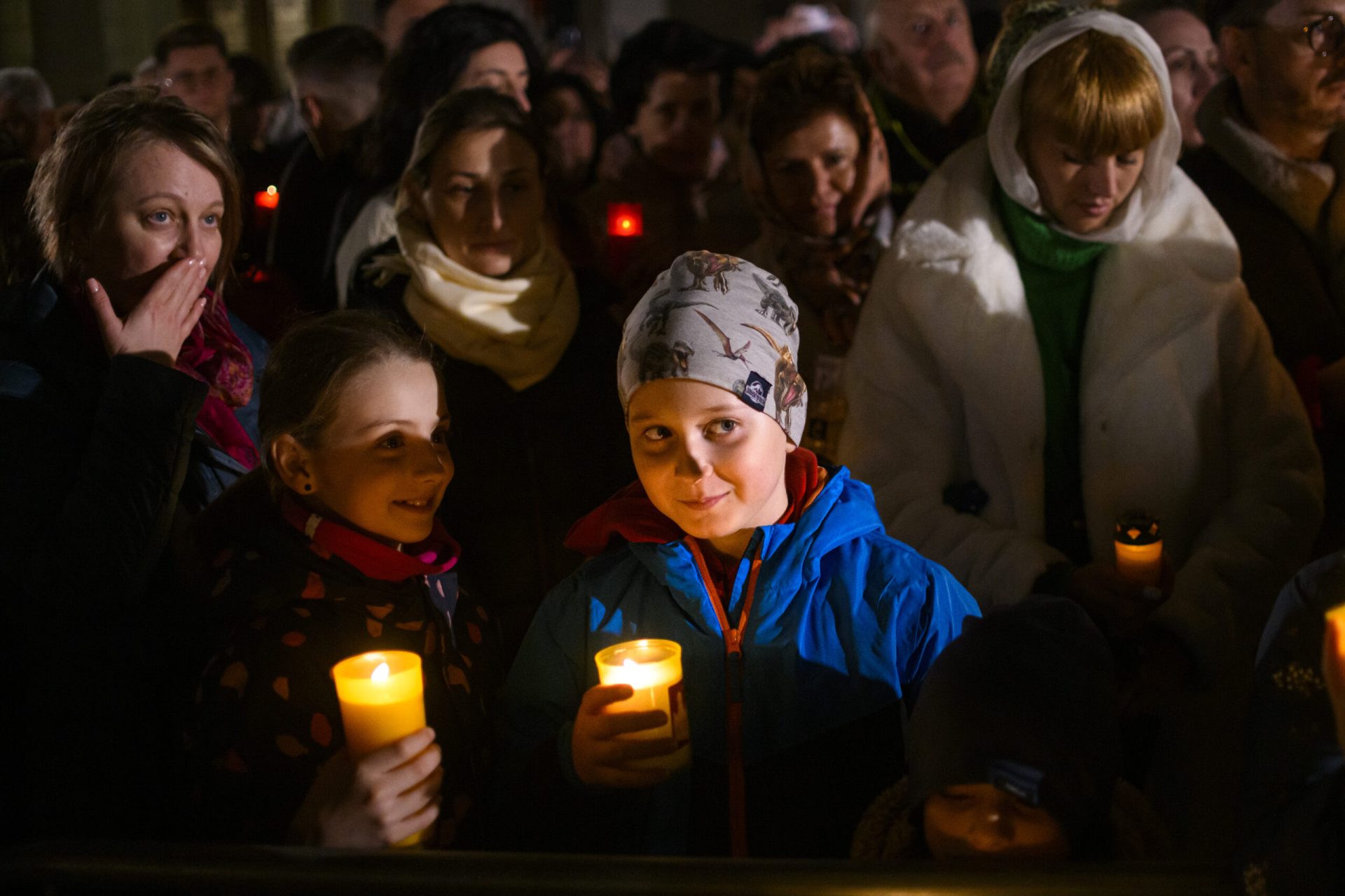 Majoritatea românilor se pregătesc de Înviere acasă și la slujba religioasă, arată un sondaj recent Aproximativ trei din patru români intenționează să participe la Slujba de Înviere anul acesta, conform celui mai recent Barometru realizat de INSCOP Research