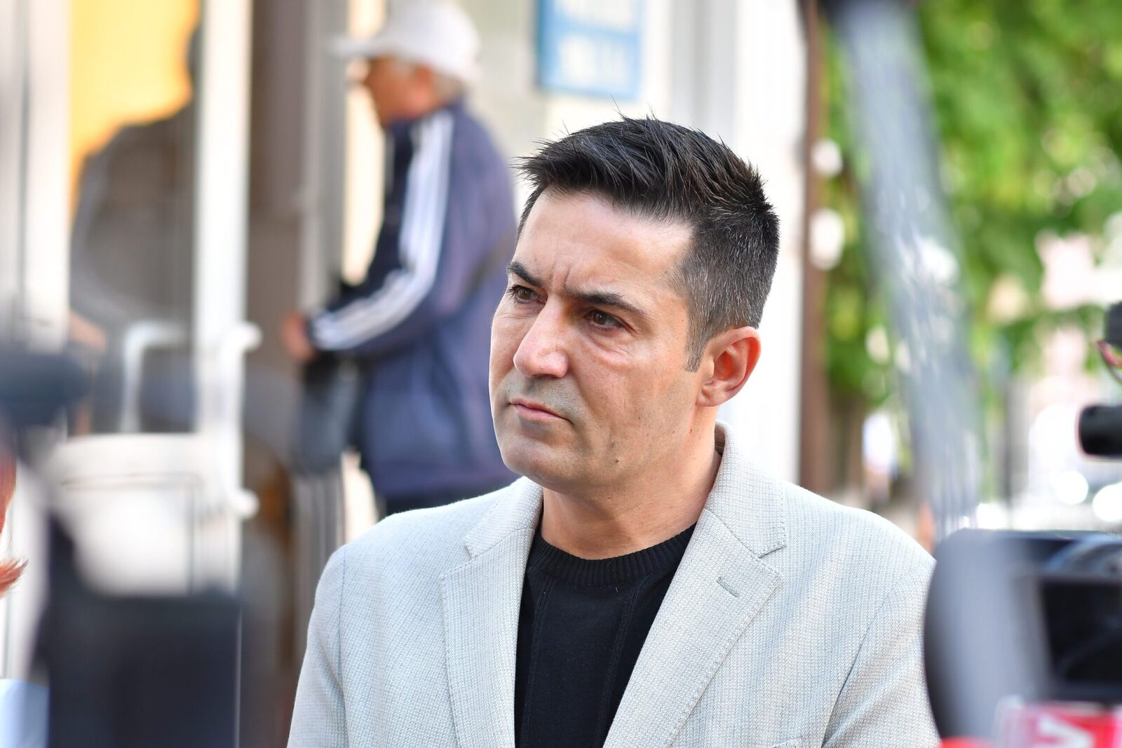 Miniștrii se RETRAG din guvern: Bolojan, somat să plece