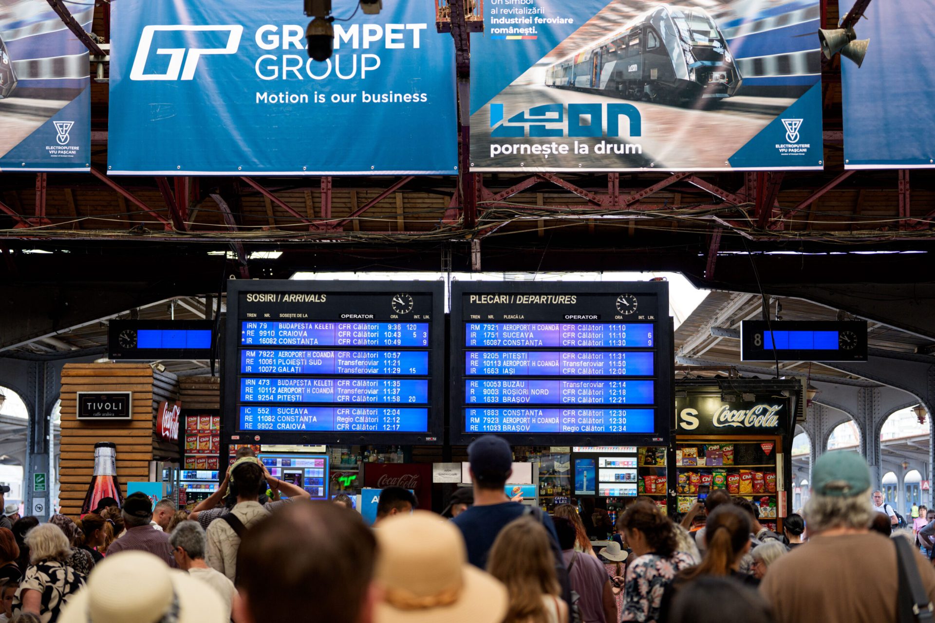 CFR CĂLĂTORI suplimentează trenurile pe traseele cele mai aglomerate, în special cele care leagă Bucureștiul de marile orașe ale țării, pentru a face față creșterii traficului și a asigura confortul pasagerilor