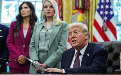 Nu-și ascultă sfătuitorii! Donald Trump, nervos și…improvizează