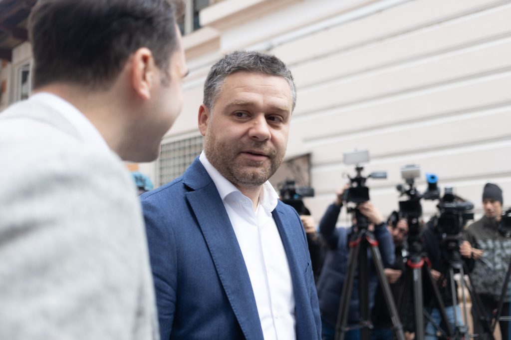 PNL sfidează PSD: Schimbarea premierului, un pas interzis? Tensiuni în Coaliție