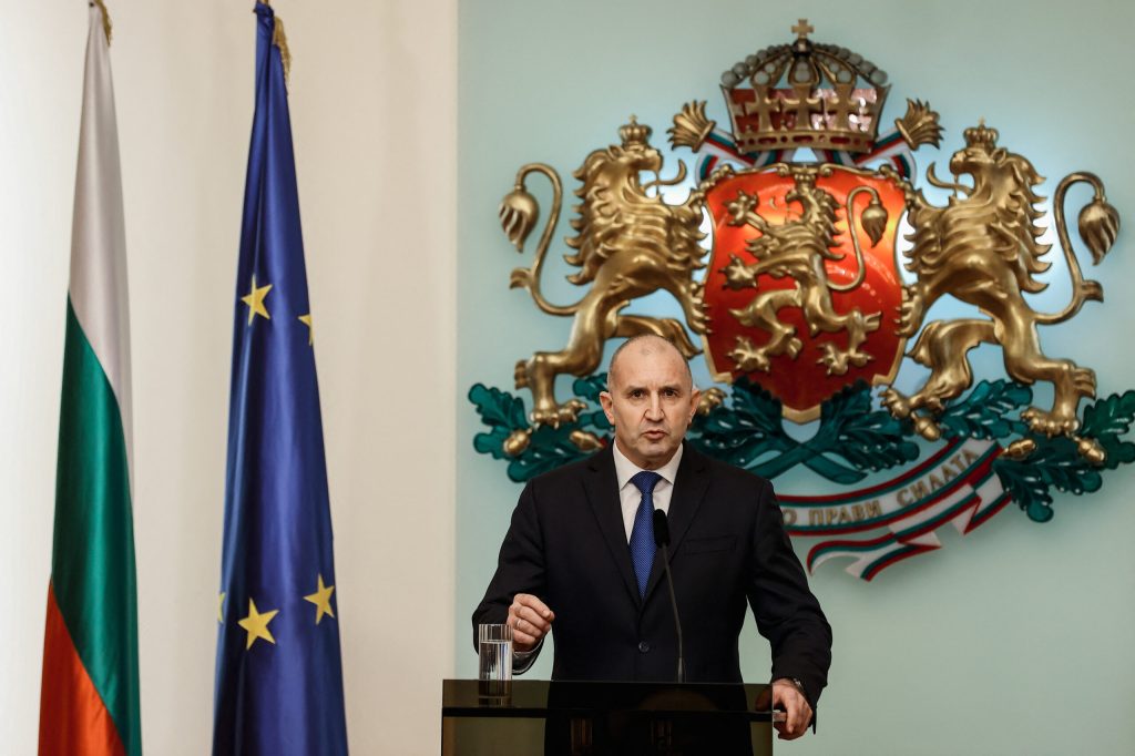 Radev, din ce în ce mai sus în sondaje, înainte de vot