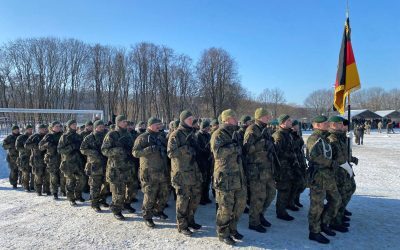 Ministerul german al Apărării prevede clarificări pentru prevederea controversată din legea serviciului militar, privind aprobarea părăsirii țării pentru perioade mai lungi de trei luni de către bărbații cu vârste între 18 și 46 de ani