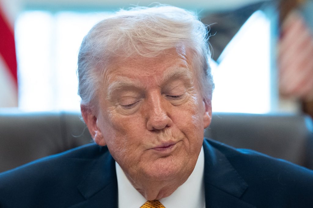 Trump ignoră Iranul, SUA blochează Strâmtoarea Ormuz: Criza escaladează?